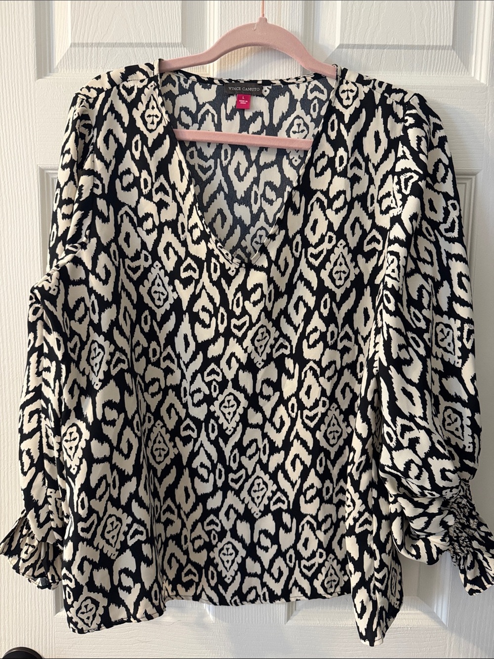 Vince Camuto Black Cream Blouse
